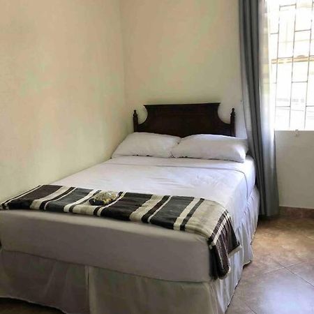 Kelly'S Studio Apartment - Rental Near Airport, Amenities And Bus Route Saint Philip Εξωτερικό φωτογραφία