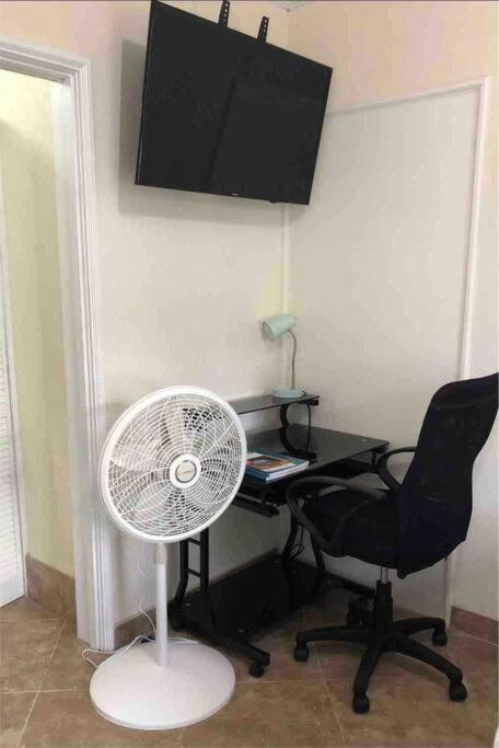 Kelly'S Studio Apartment - Rental Near Airport, Amenities And Bus Route Saint Philip Εξωτερικό φωτογραφία