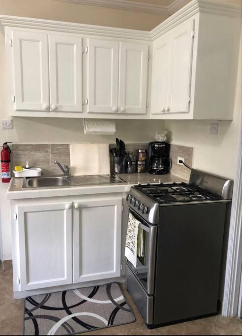 Kelly'S Studio Apartment - Rental Near Airport, Amenities And Bus Route Saint Philip Εξωτερικό φωτογραφία