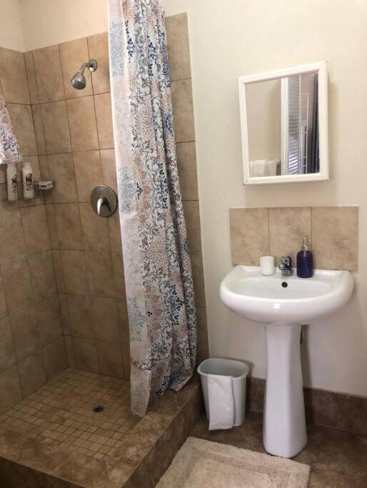 Kelly'S Studio Apartment - Rental Near Airport, Amenities And Bus Route Saint Philip Εξωτερικό φωτογραφία